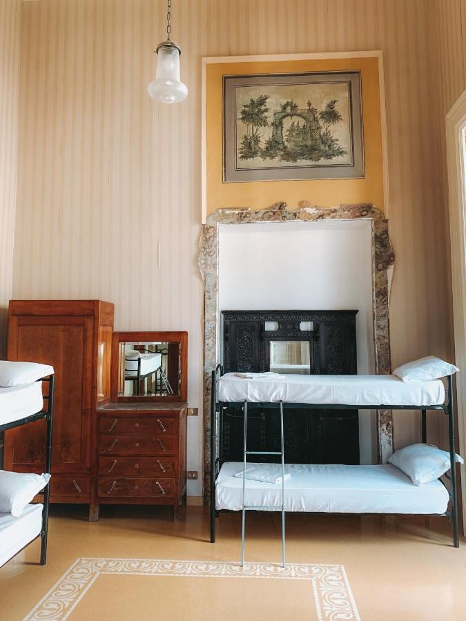 Posto Letto in Dormitorio Misto con 6 Letti