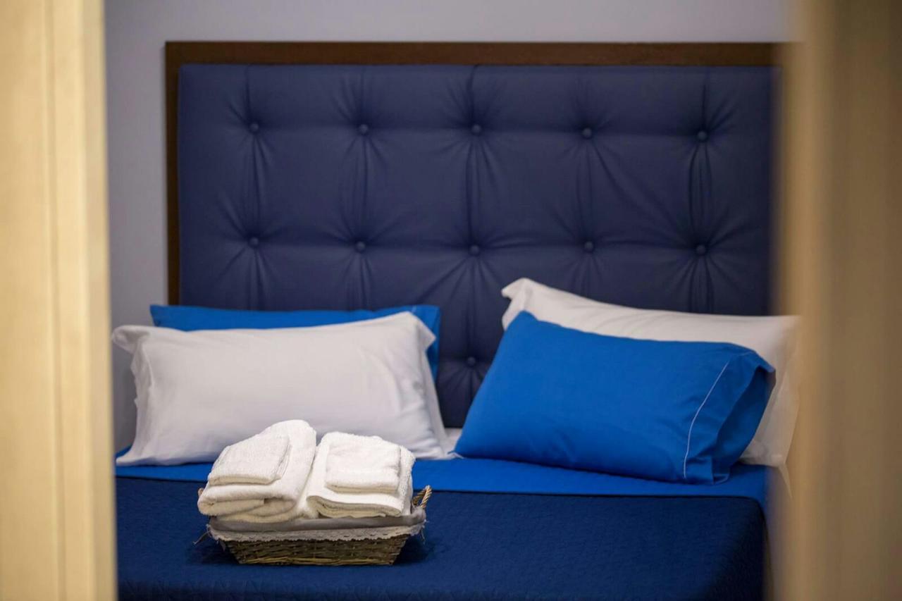 Double Room with Private External Bathroom,569545683:JPEG
